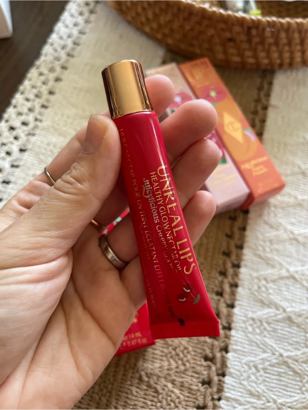 Charlotte Tilbury Juicylicious Cherry Glaze Nectar Oil - Bright Red